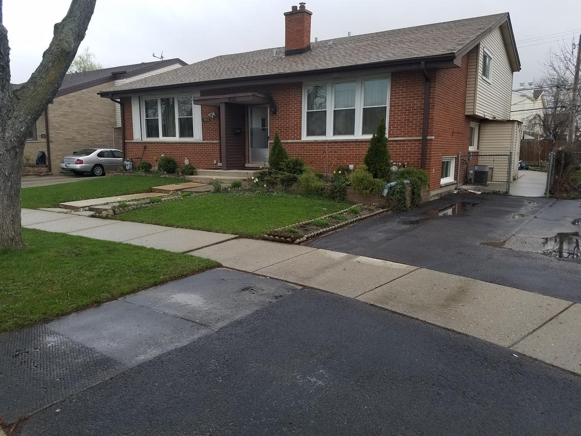9050 Barberry Ln., Des Plaines, IL 60016