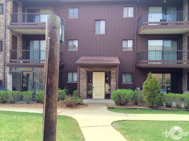 60 Pier Dr. #101, Westmont, IL 60559
