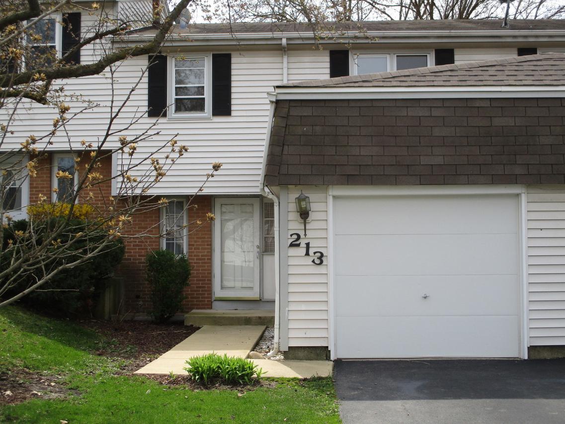 213 Monroe Rd., Bolingbrook, IL 60440