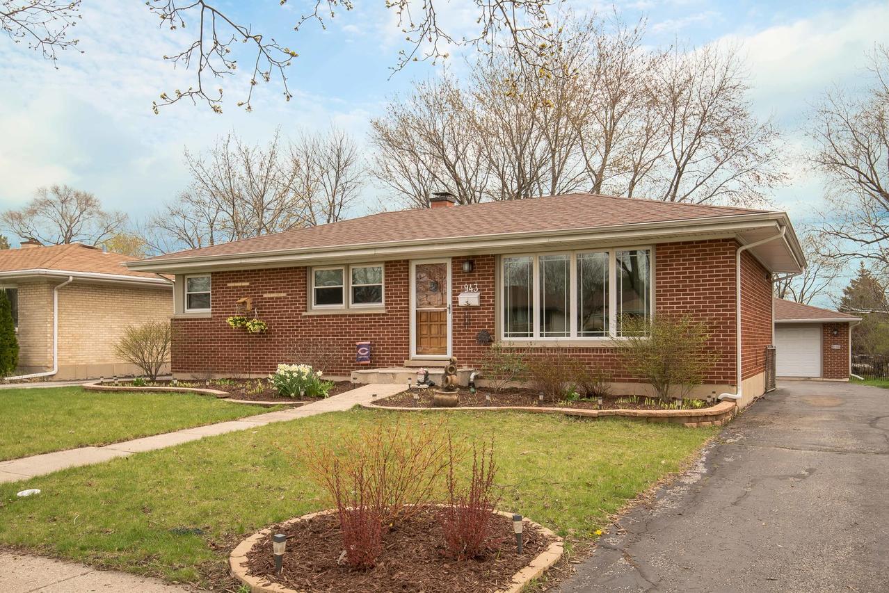 943 N Sumner St., Addison, IL 60101