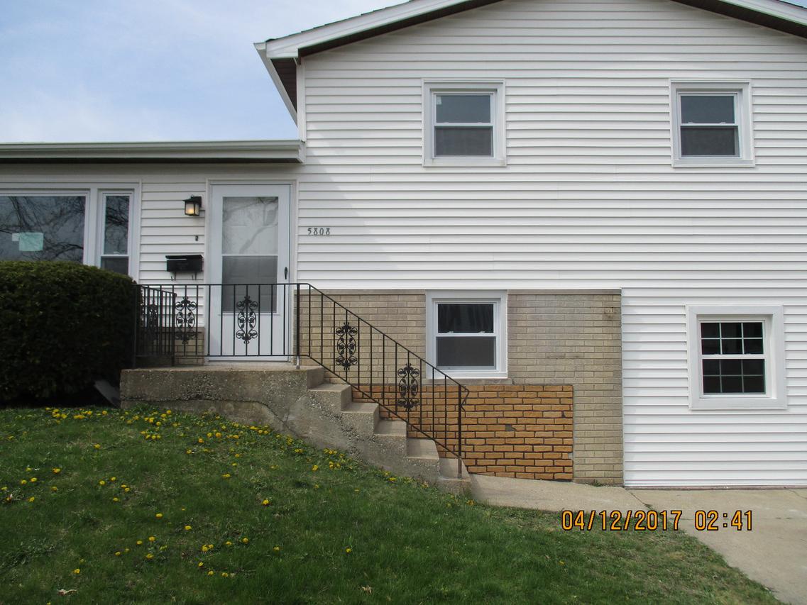 5808 Victoria Dr., Oak Forest, IL 60452
