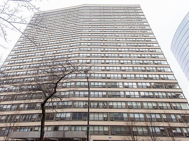 2930 N Sheridan Rd. #2204, Chicago, IL 60657