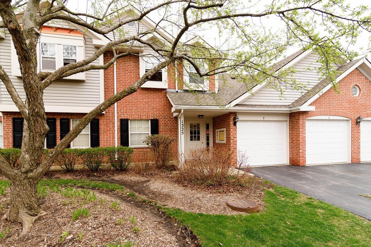 1325 E Evergreen Dr. #6, Palatine, IL 60067