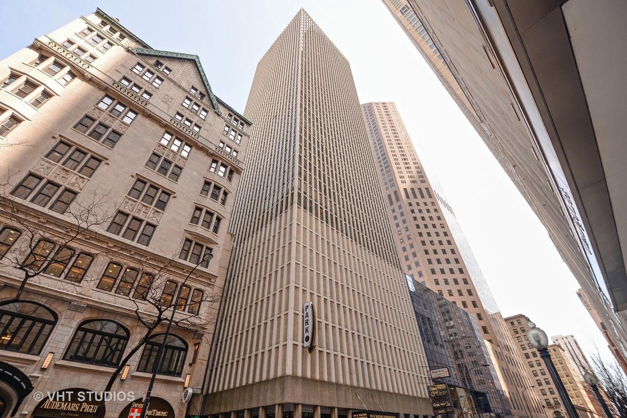 100 E Walton St. #33H, Chicago, IL 60611