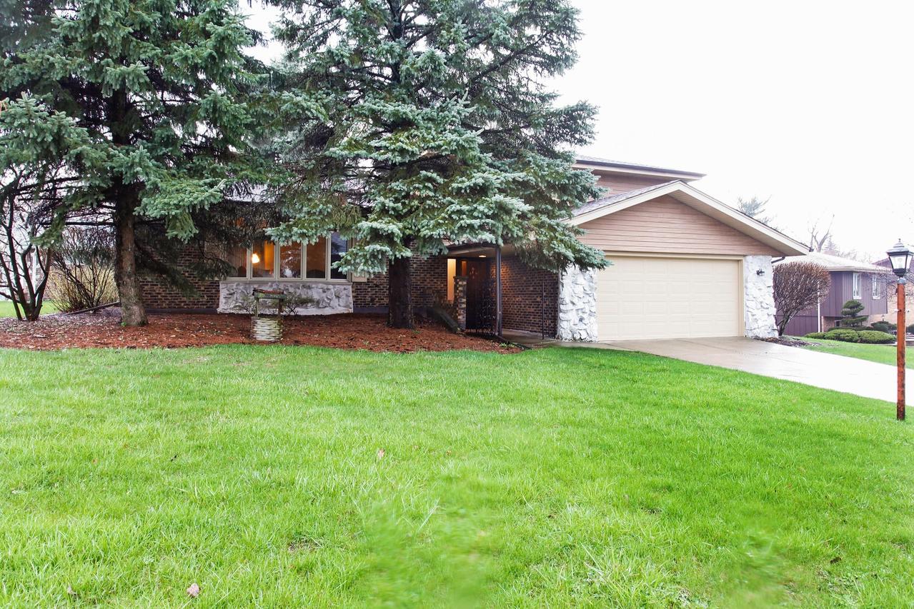 1803 Howdy Ln., Darien, IL 60561