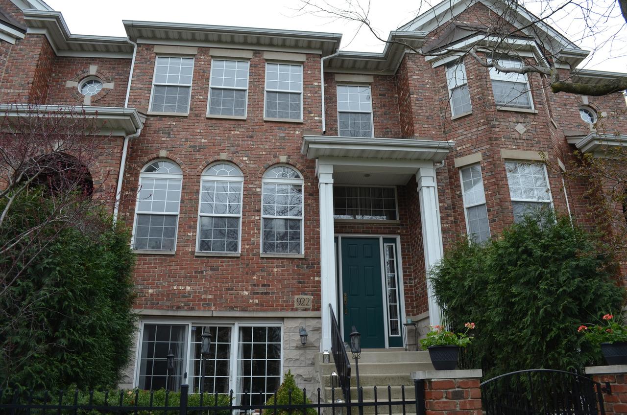 922 Shandrew Dr., Naperville, IL 60540
