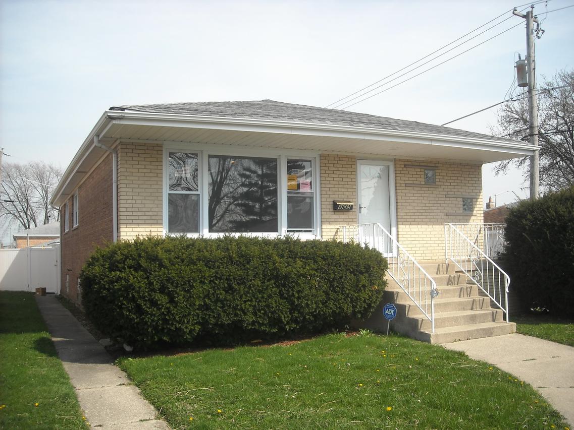 563 Saginaw Ave., Calumet City, IL 60409