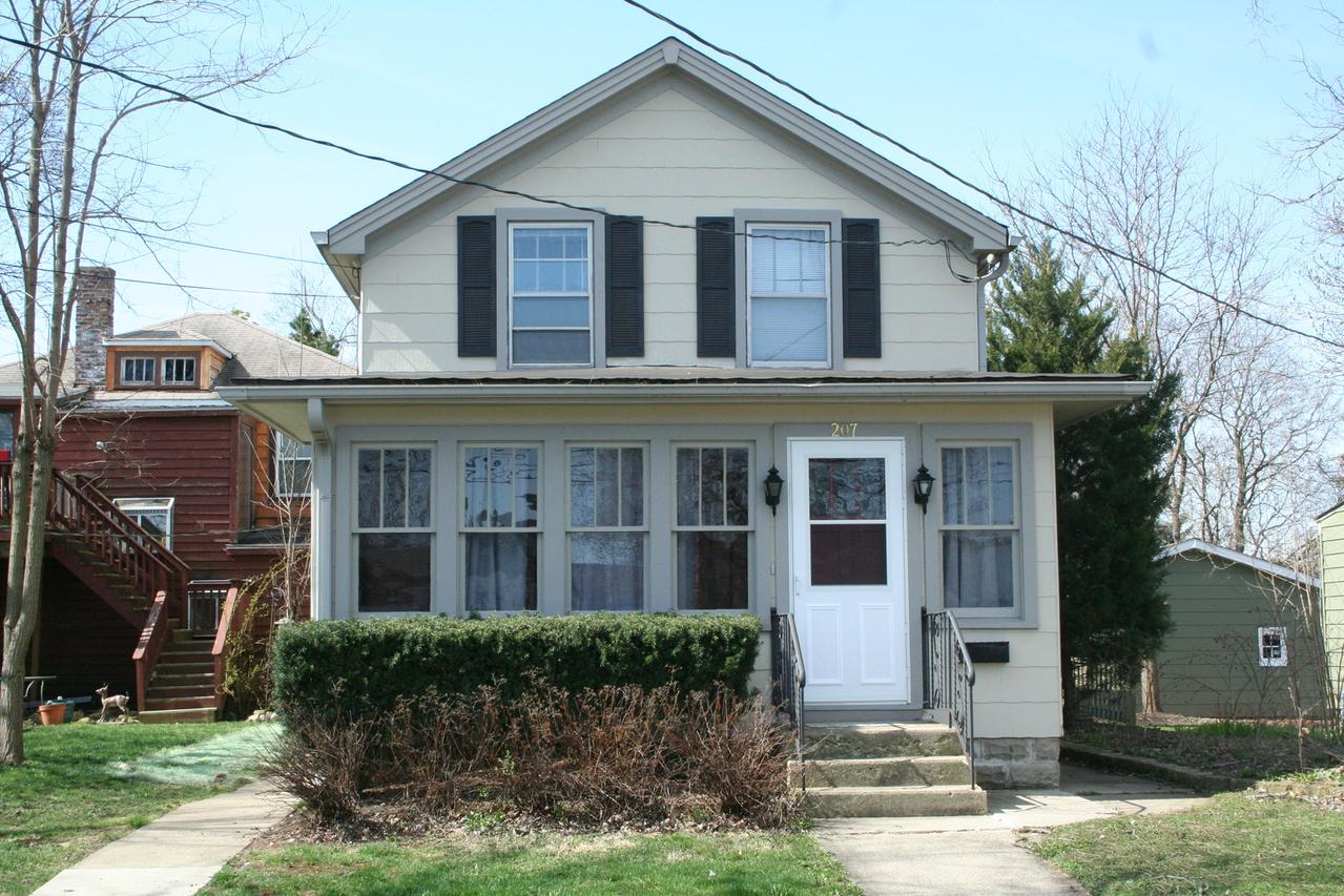 207 S Maple Ave., Wauconda, IL 60084