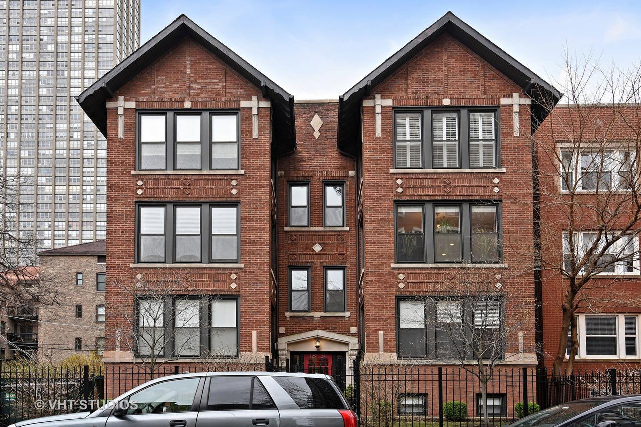 727 W Bittersweet Pl. #2W, Chicago, IL 60613