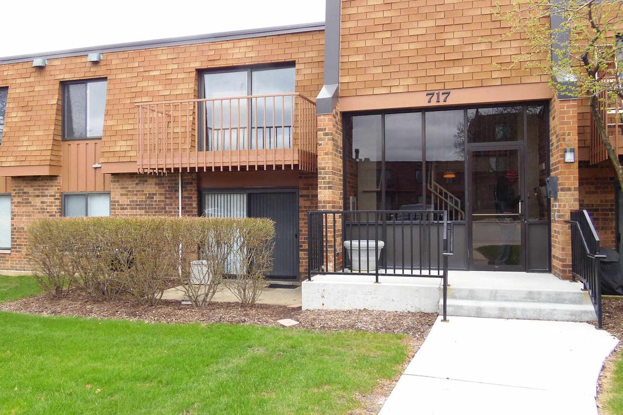 717 Tipperary Ct. #1A, Schaumburg, IL 60193