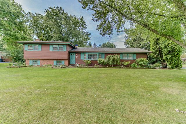 28W205 Hillview Dr., Naperville, IL 60564