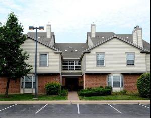 1752 Eastwood Ct. #4, Schaumburg, IL 60195