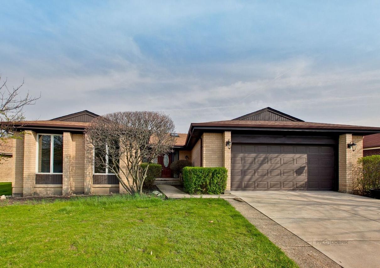 321 Basswood Dr., Northbrook, IL 60062