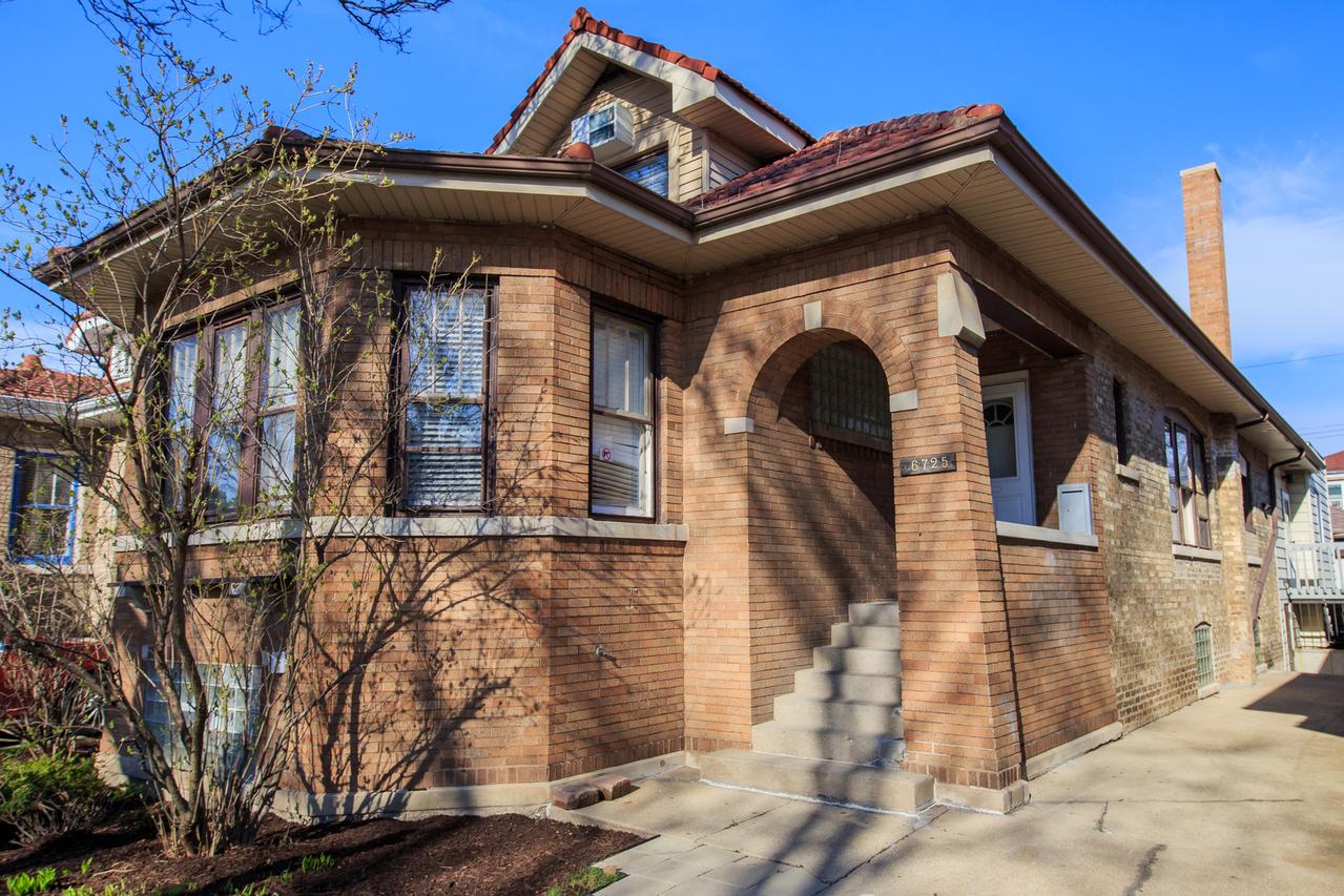 6725 N Campbell Ave., Chicago, IL 60645