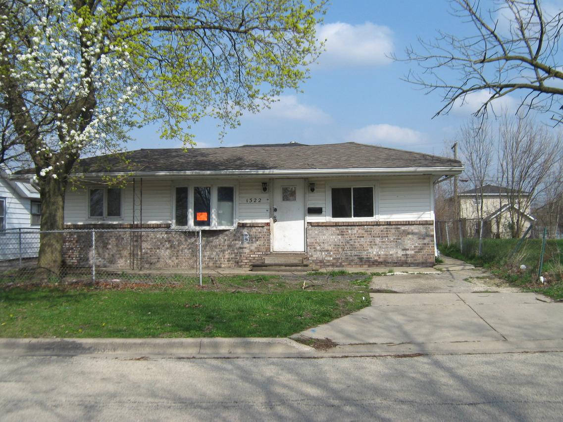 1322 Fairmount Ave., Joliet, IL 60432