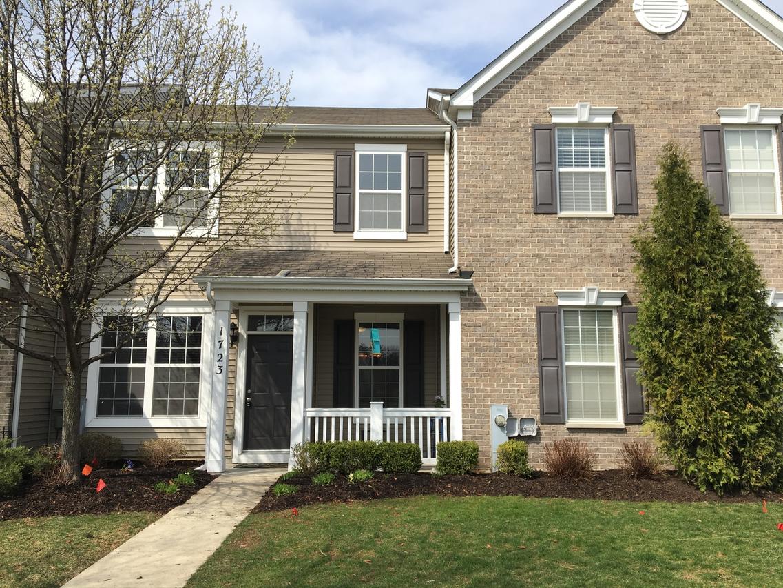 1723 Woodside Dr., Woodstock, IL 60098