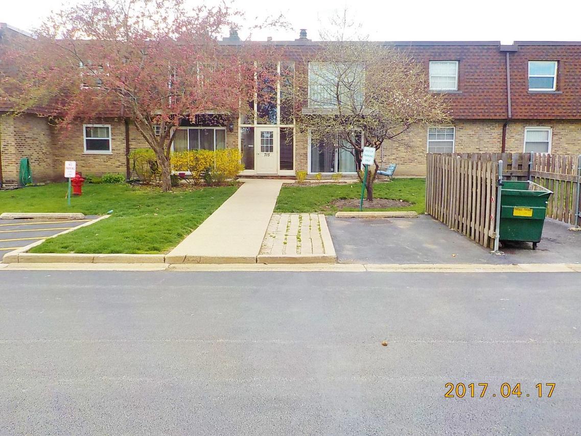 715 Grove Dr. #106, Buffalo Grove, IL 60089
