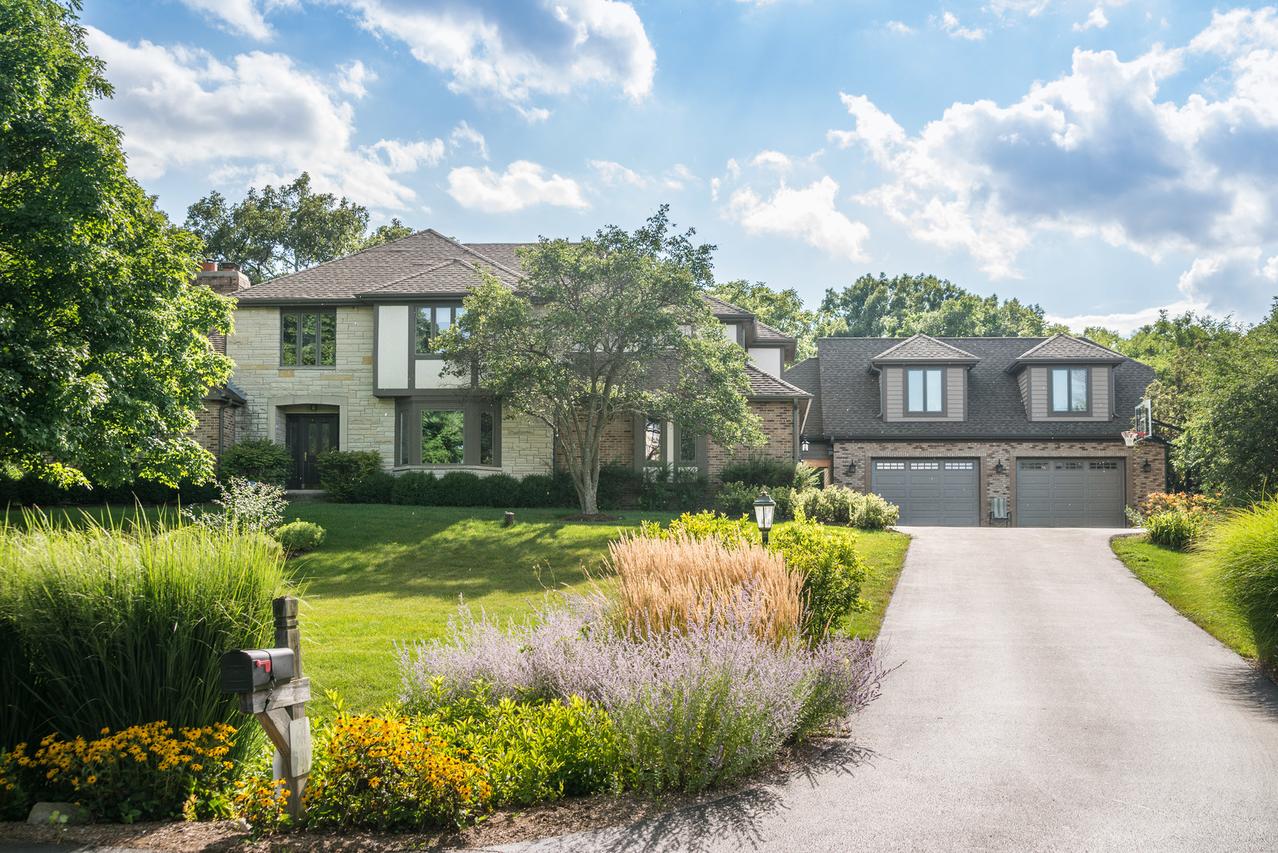 6N580 Splitrail Ln., St. Charles, IL 60175