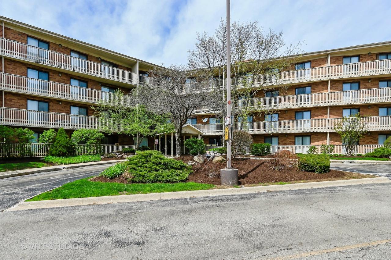 1700 Wedgewood Dr. #417, Gurnee, IL 60031