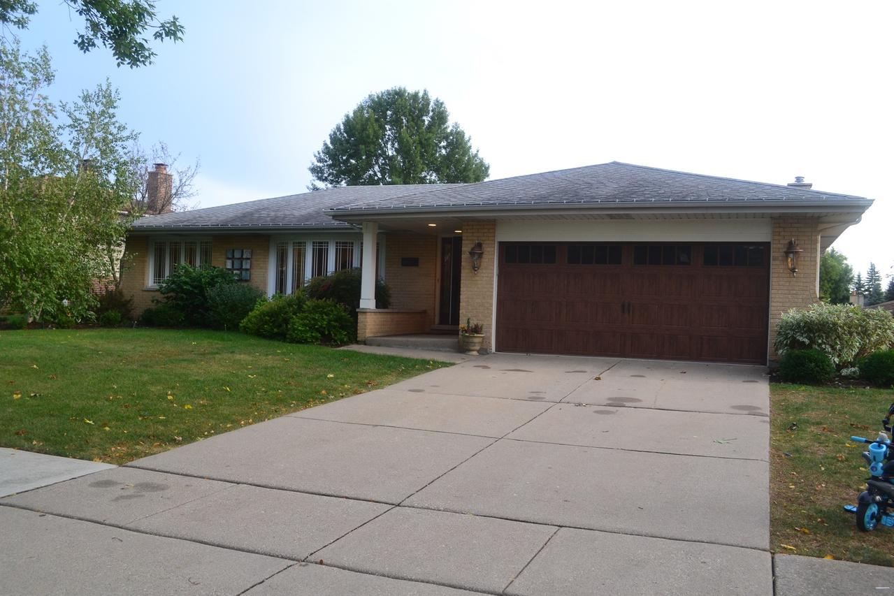3301 Ailsworth Ct., Darien, IL 60561