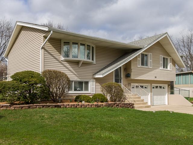910 Harwich Ln., Schaumburg, IL 60193