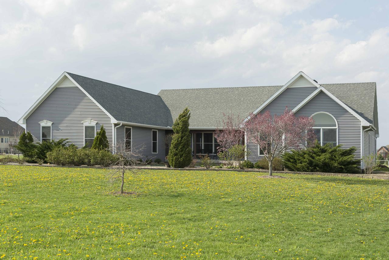 710 Cr 2175n, Champaign, IL 61822