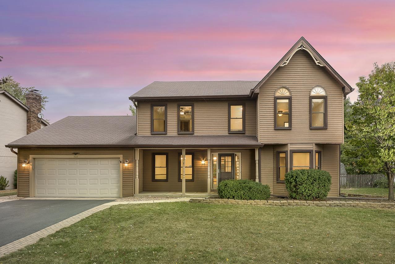 924 Stonehenge Ct., Naperville, IL 60563