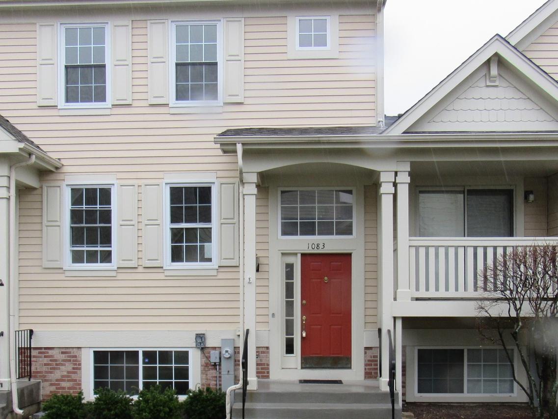 1083 Manchester Cir., Grayslake, IL 60030