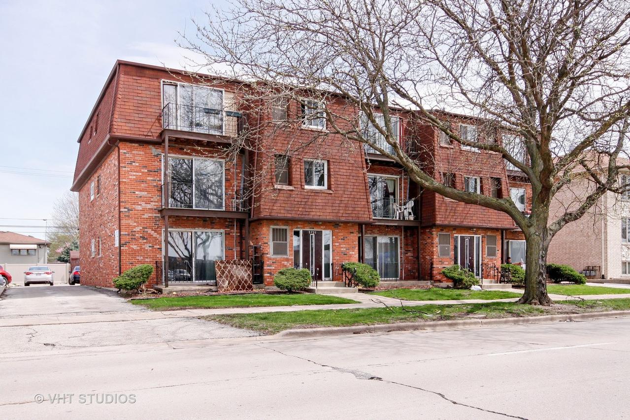 9725 Ridgeland Ave. #201, Oak Lawn, IL 60453