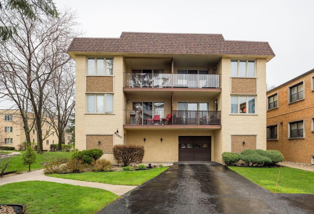 6040 W Eastwood Ave. #202, Chicago, IL 60630
