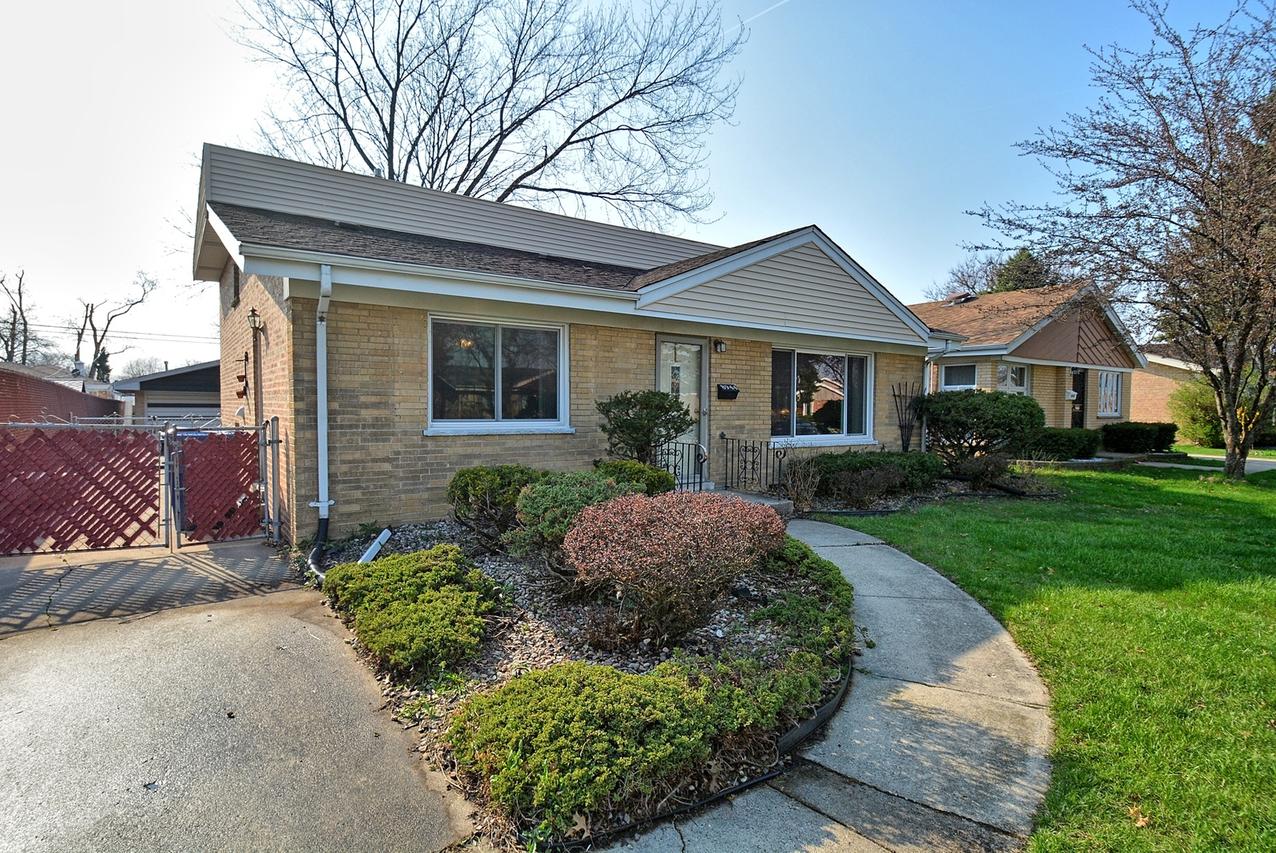 8944 S 49th Ave., Oak Lawn, IL 60453