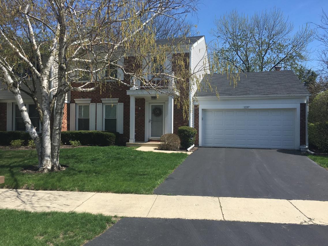 1237 W Bauer Rd., Naperville, IL 60563