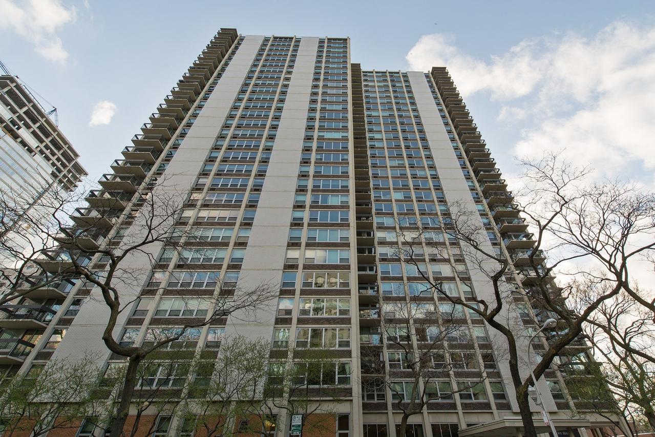1255 N Sandburg Ter. #701E, Chicago, IL 60610