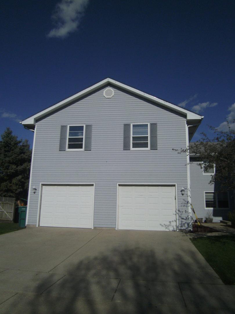 300 Mack Dr., Hinckley, IL 60520