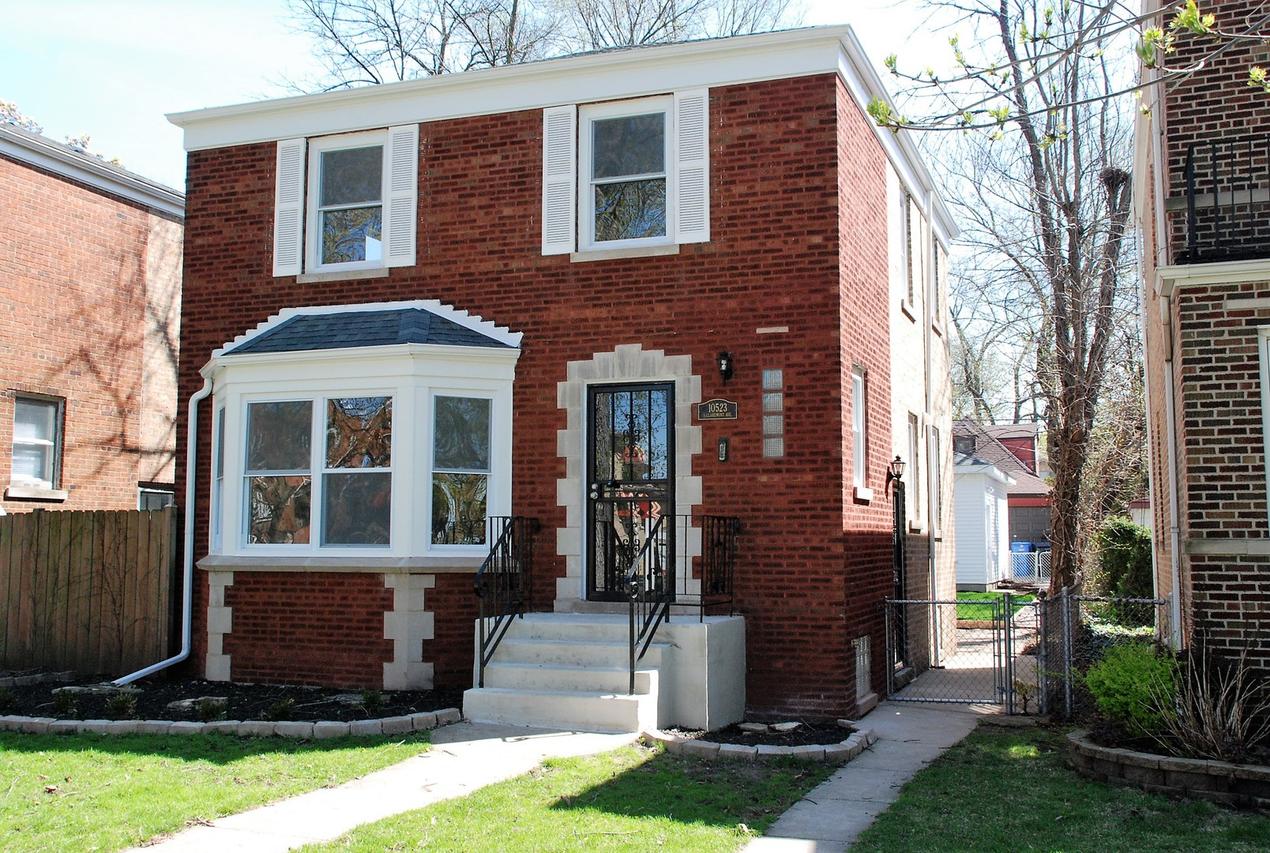 10523 S Claremont Ave., Chicago, IL 60643