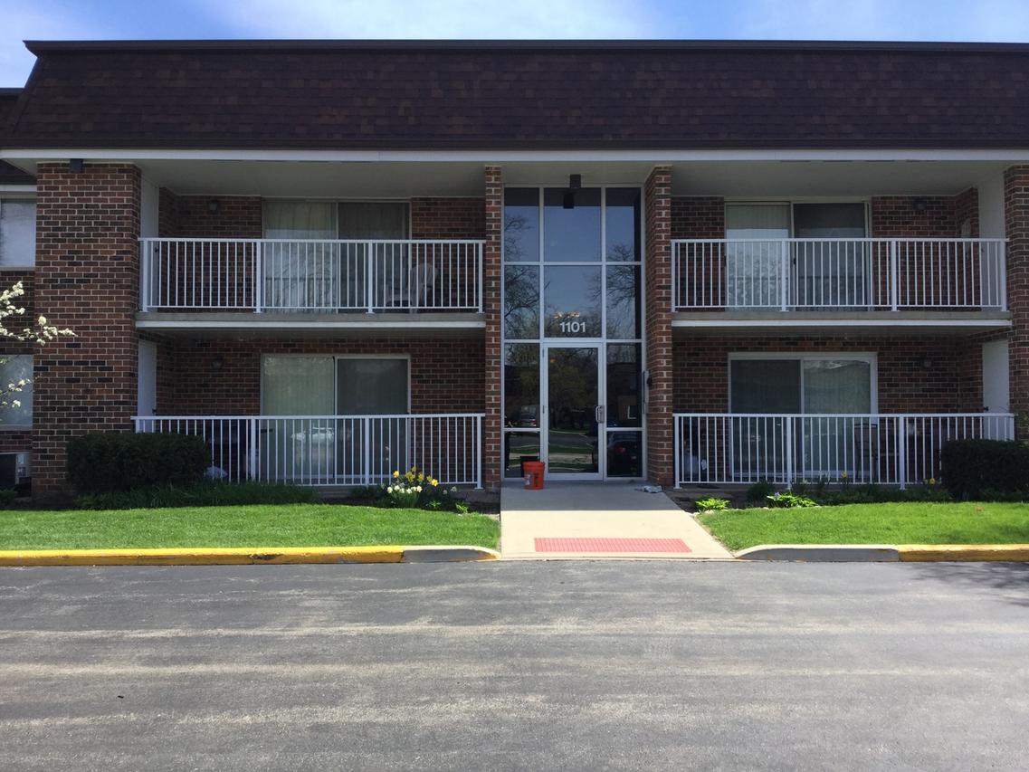 1101 Mercury Dr. #1C, Schaumburg, IL 60193