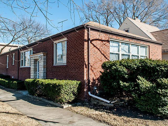 11921 Gregory St., Blue Island, IL 60406