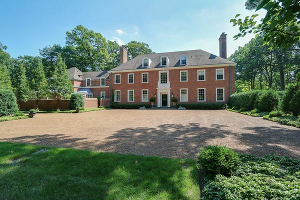 1050 Walden Rd., Lake Forest, IL 60045