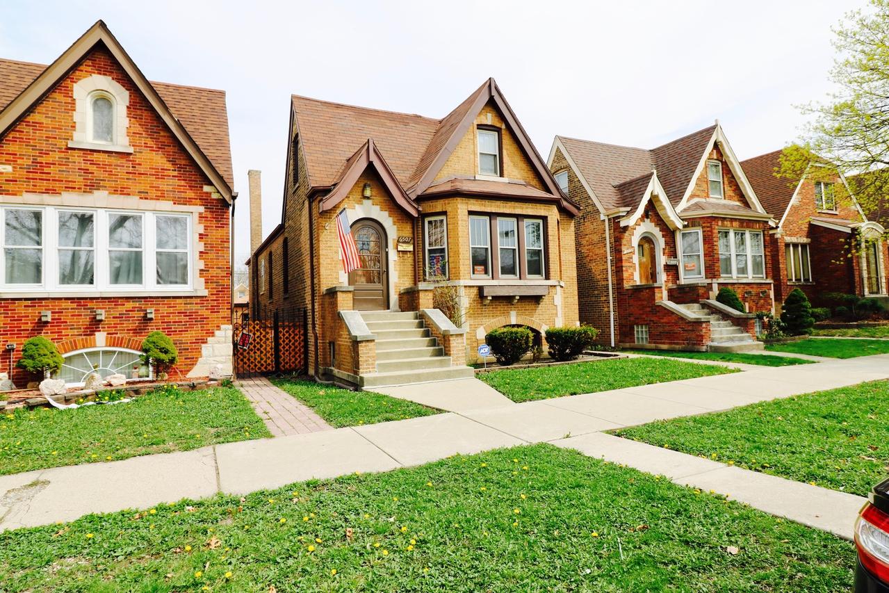 6507 S Karlov Ave., Chicago, IL 60629