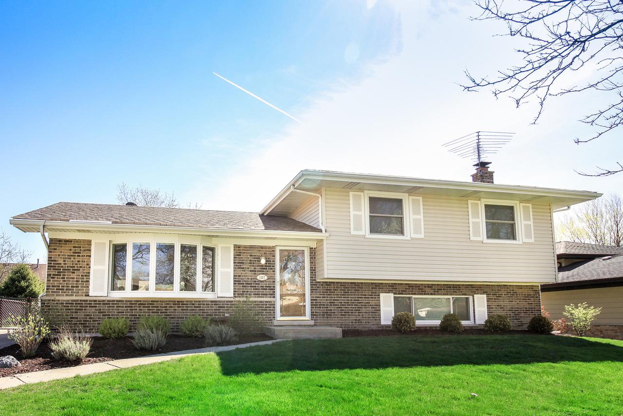 301 Staffmark Ln., Schaumburg, IL 60193