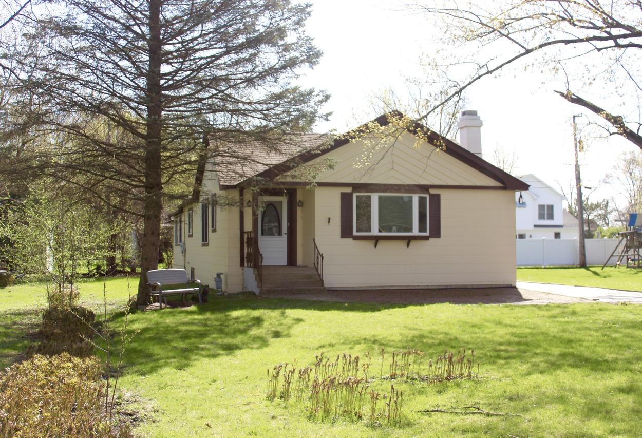 159 Mayfield Ave., Crystal Lake, IL 60014