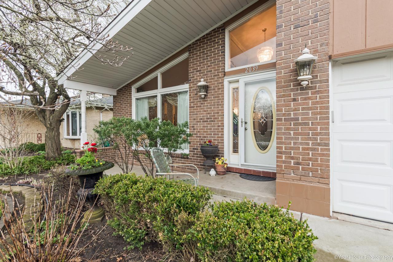 2039 Busse Hwy., Des Plaines, IL 60016