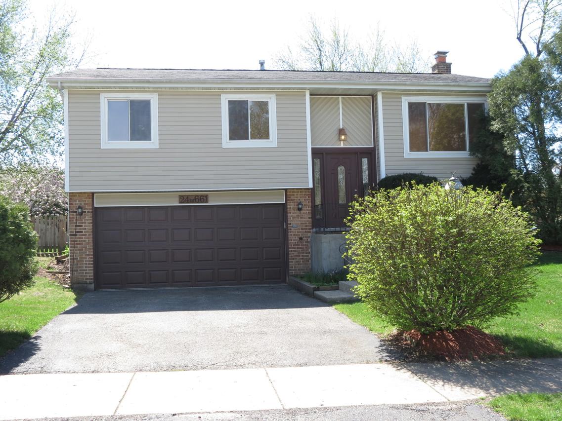 24W661 Meadow Lake Dr., Naperville, IL 60540