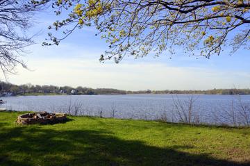 24719 W Lake Shore Dr., Round Lake Beach, IL 60073