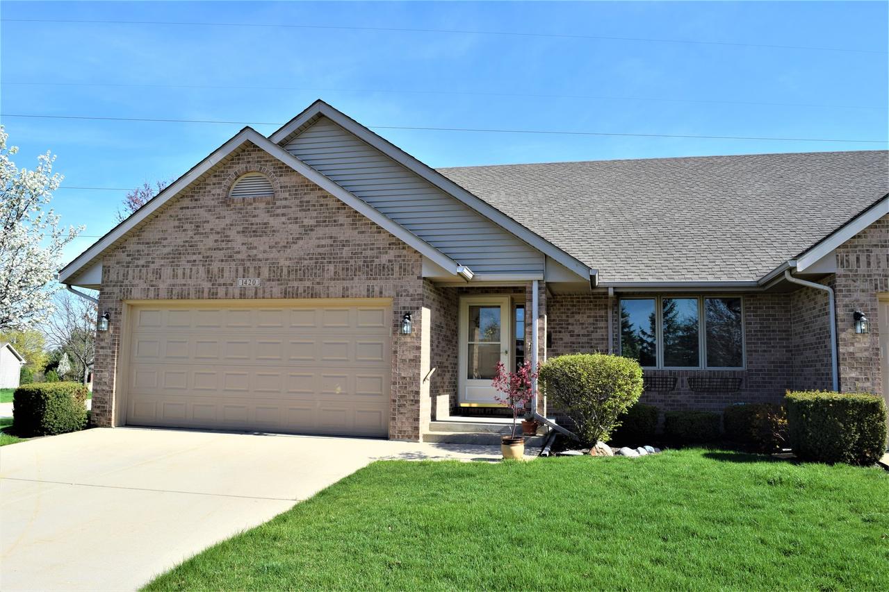 1420 Adrienne Cir., Sycamore, IL 60178