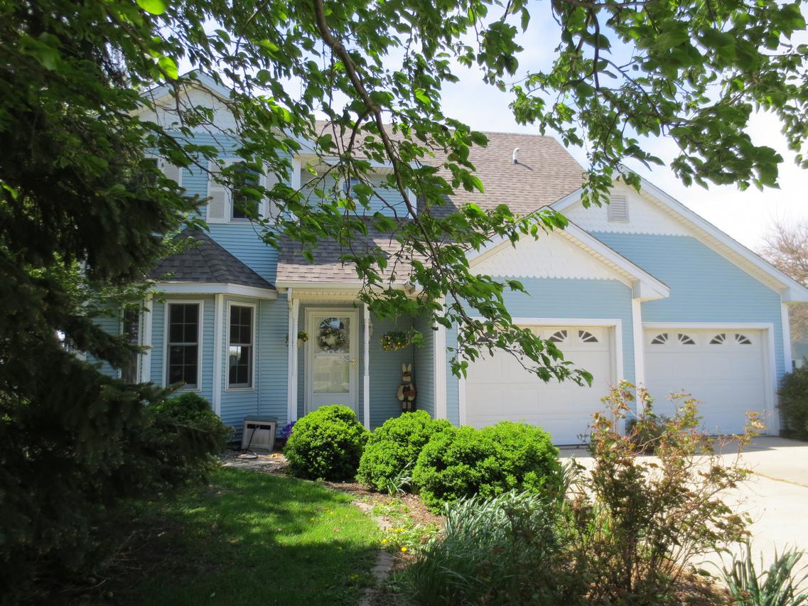 1683 Willowdale Dr., St. Joseph, IL 61873