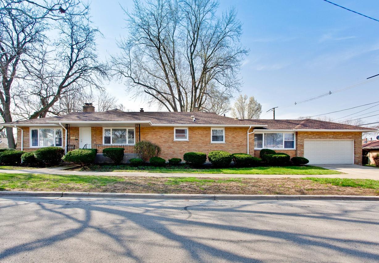 10000 S Oakley Ave., Chicago, IL 60643