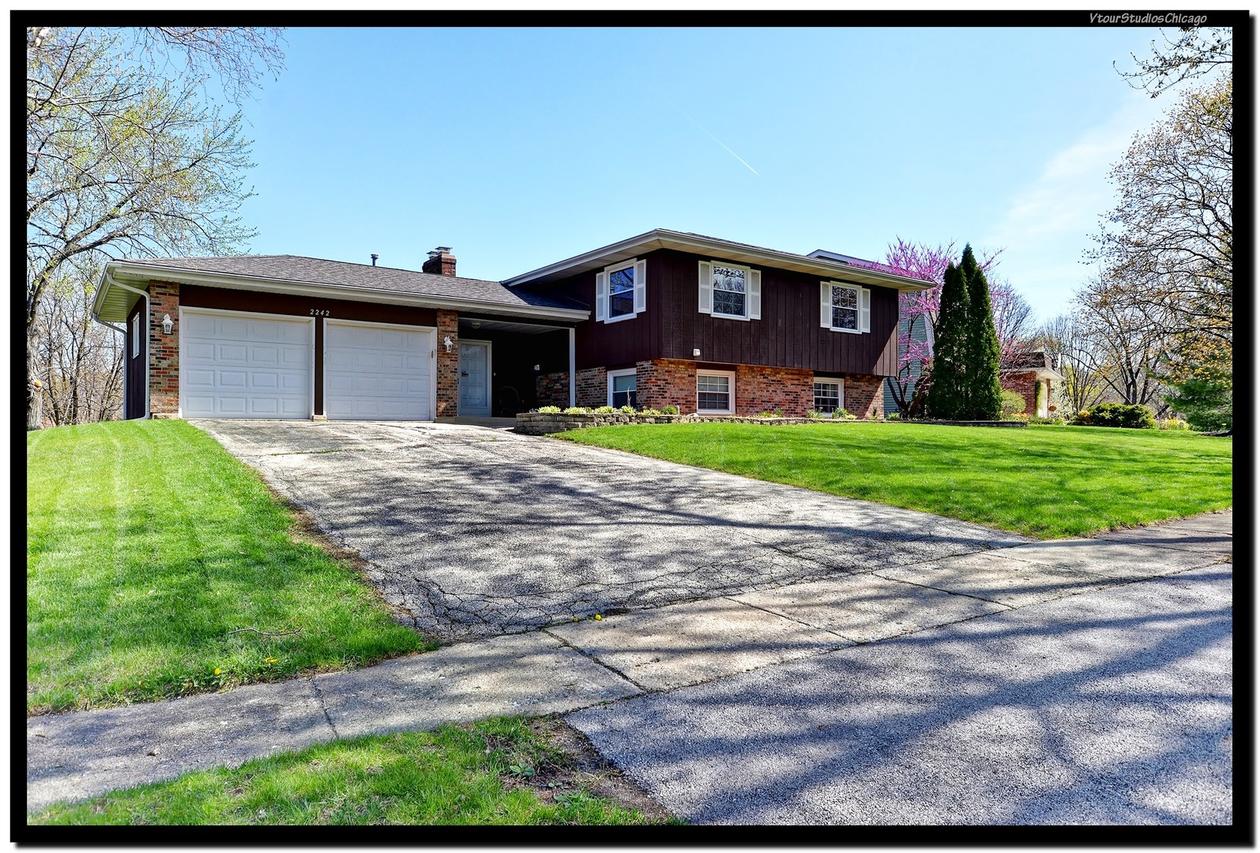 2242 Midhurst Rd., Downers Grove, IL 60516