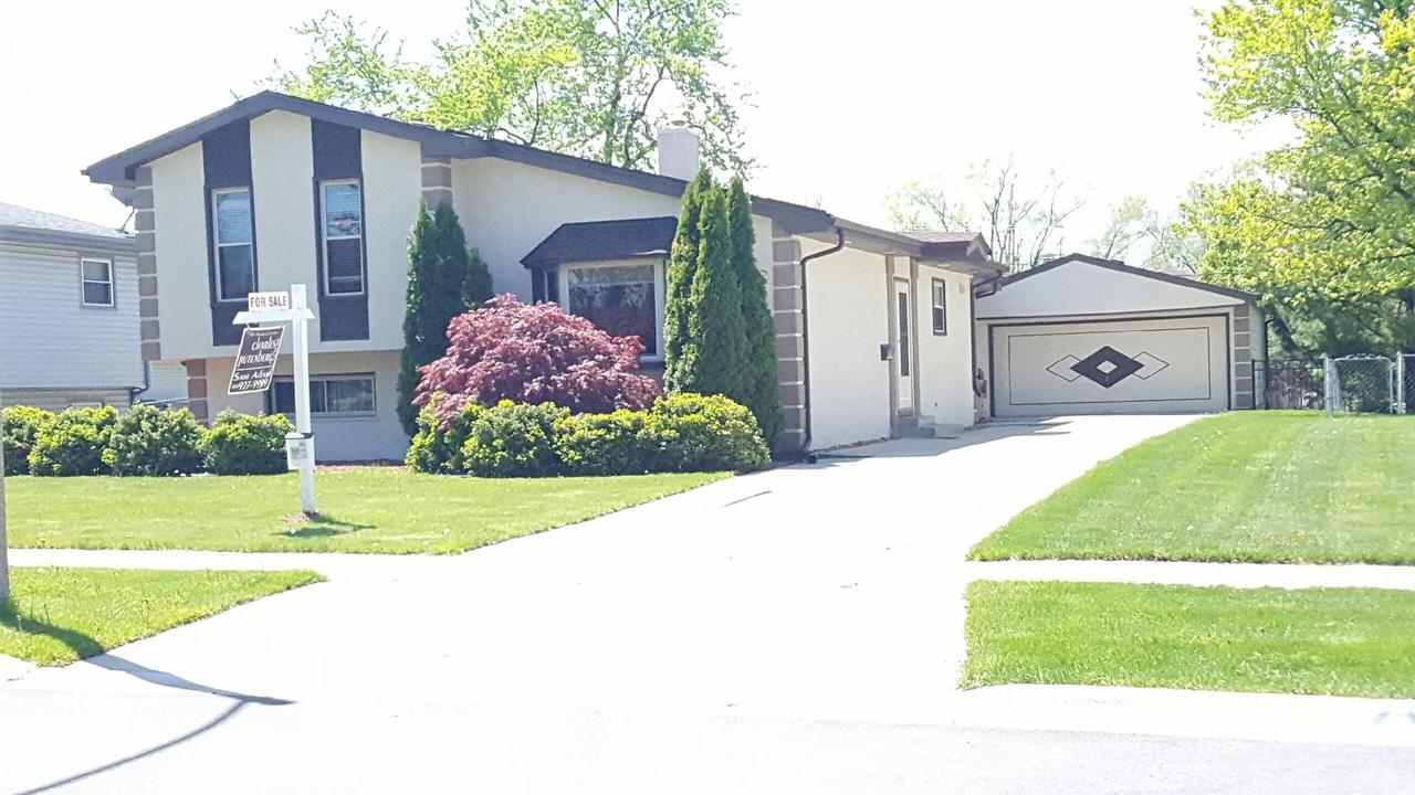 896 S Iowa St., Addison, IL 60101