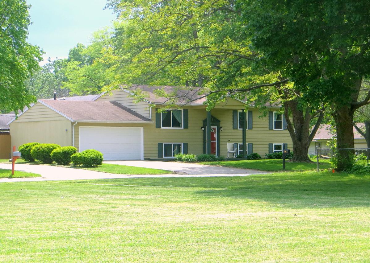 2905 Maplewood Dr., Champaign, IL 61821